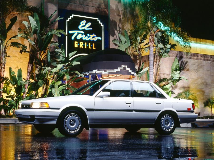  Toyota Camry Sedan LE 1990 года  (US) (фото 2 из 9)
